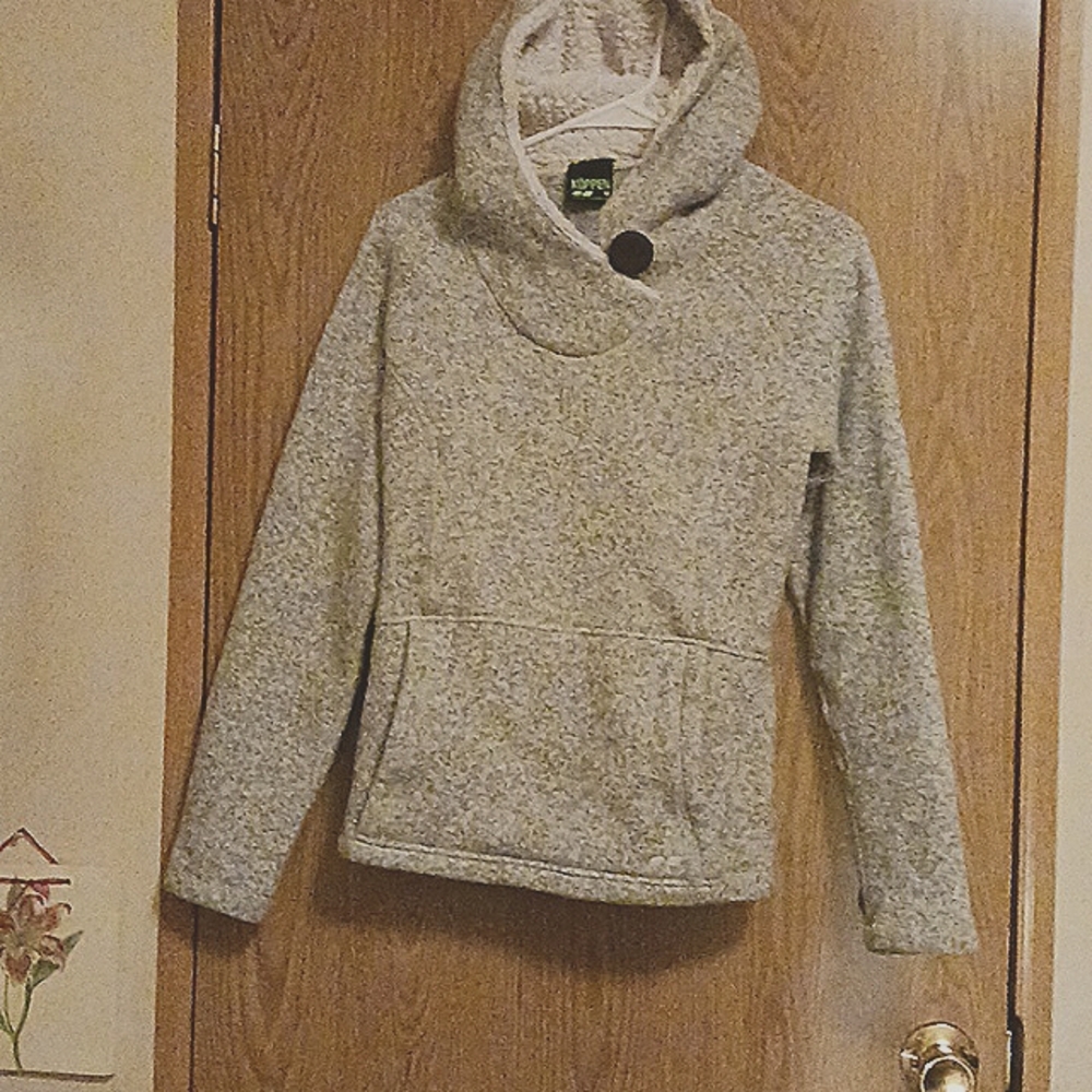 Woman size medium which is more small brand new no tags pull over hoodie